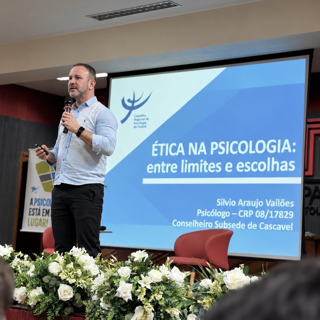 Silvio participando de um encontro profissional